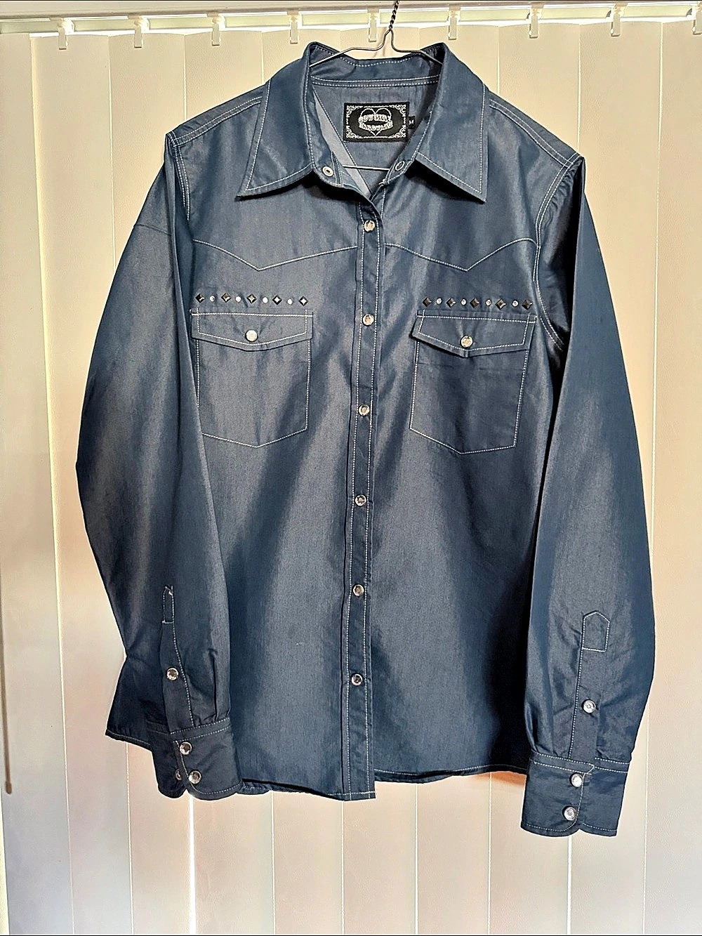 Cowgirl Tuff Embellished Western Shirt in Blue Women’s Size Medium Like New